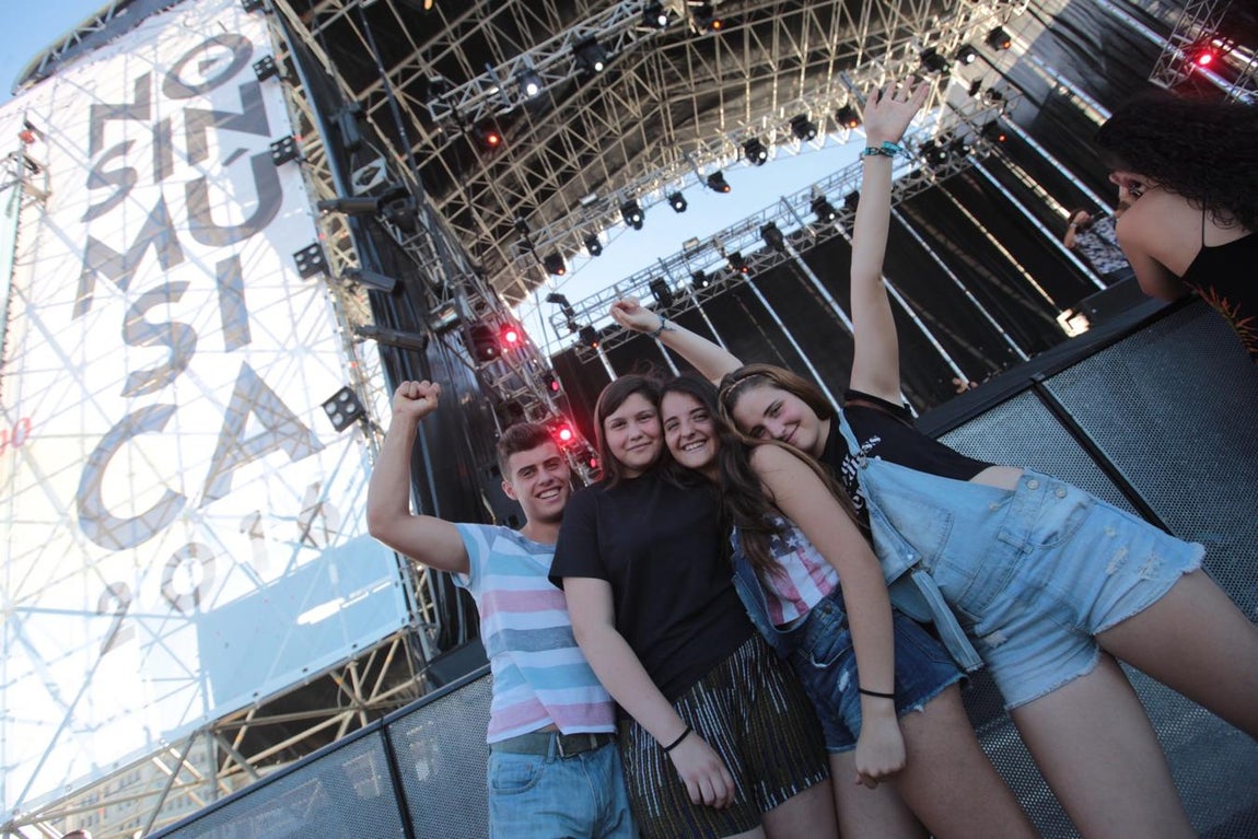 Primer día del festival No Sin Música en Cádiz, en imágenes