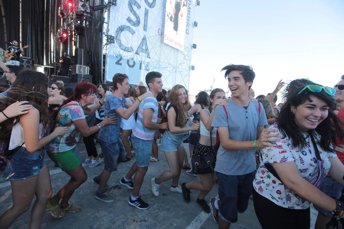 Primer día del festival No Sin Música en Cádiz, en imágenes