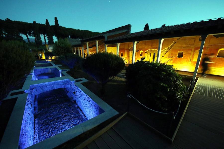 No hay otro lugar comparable en el mundo, la ciudad detenida por el volcan y hoy recuperada. 