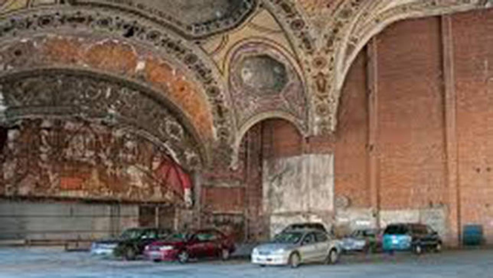 Parking del teatro Michigan en la ciudad de Detroit