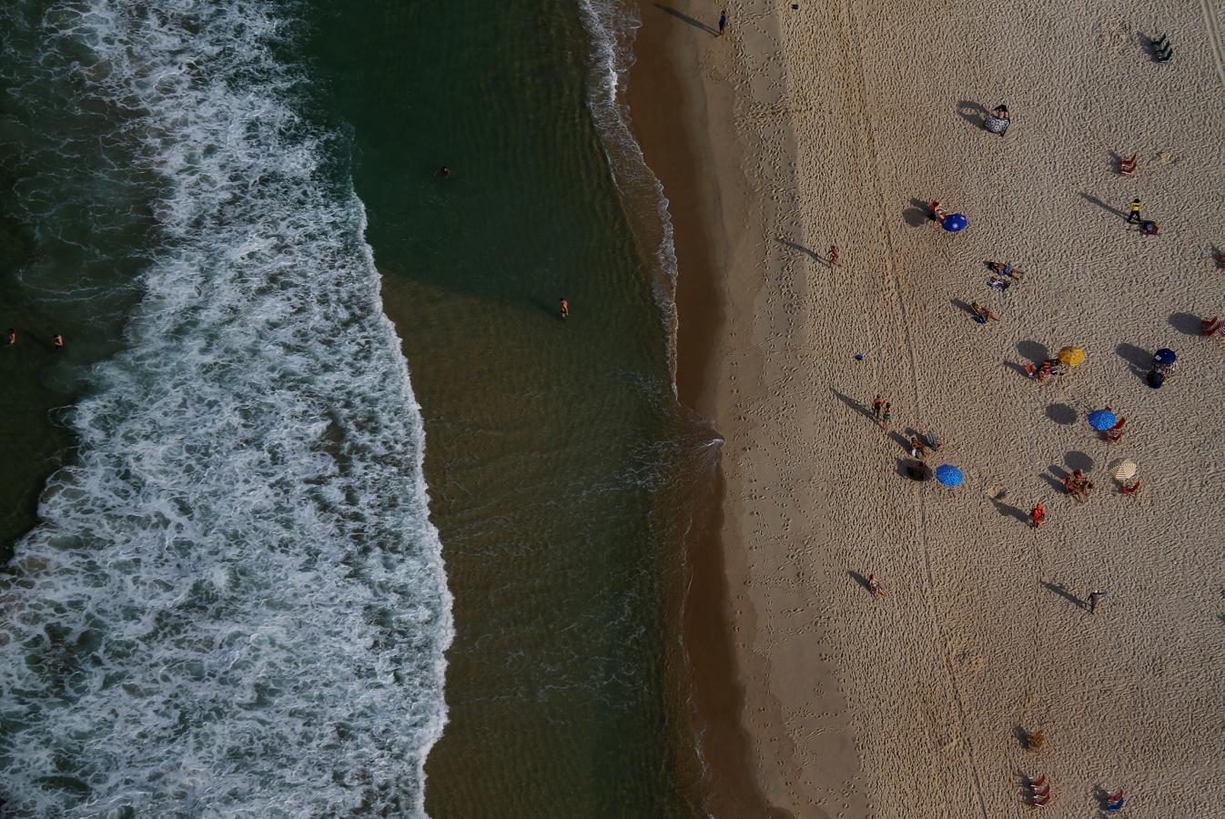Copacabana, leyenda de arena. Vista aérea de la playa de Copacabana, en Río de Janeiro