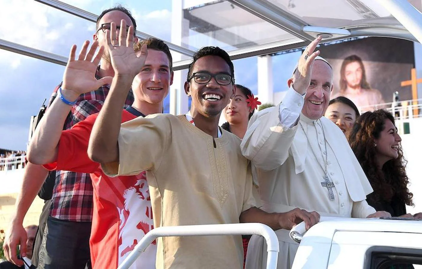El Papa Francisco se reúne con los jóvenes para celebrar la vigilia en el campo de la Misericordia de Cracovia