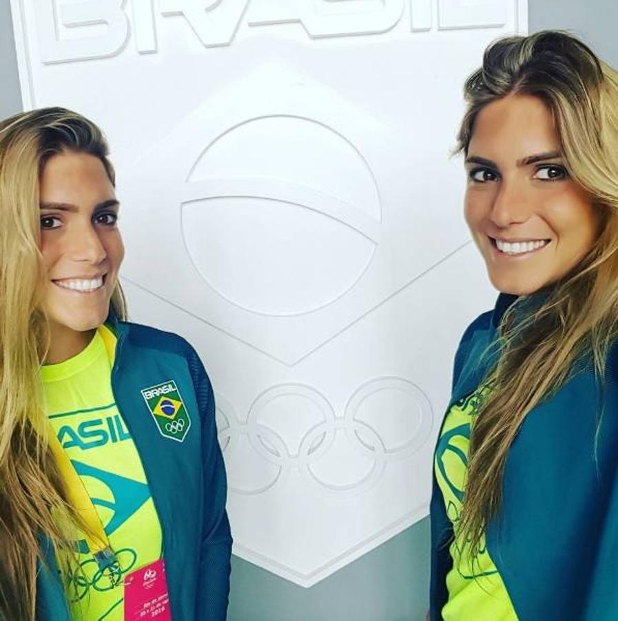 Bia y Branca Feres (26 años). Gemelas figuras del nado sincronizado brasileñas. 