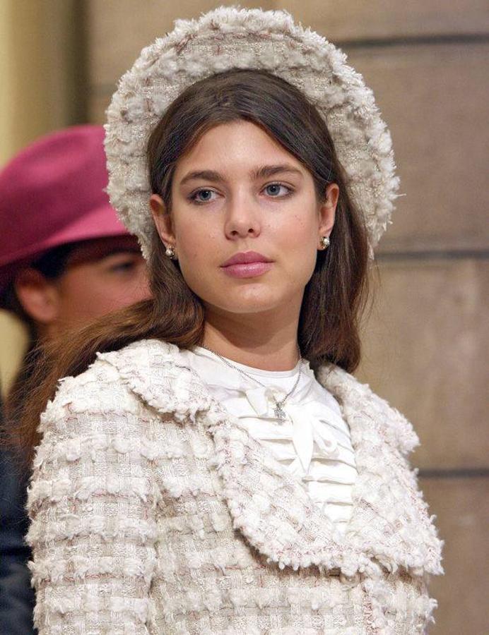 Fue una niña estudiosa y muy cariñosa con su madre. 