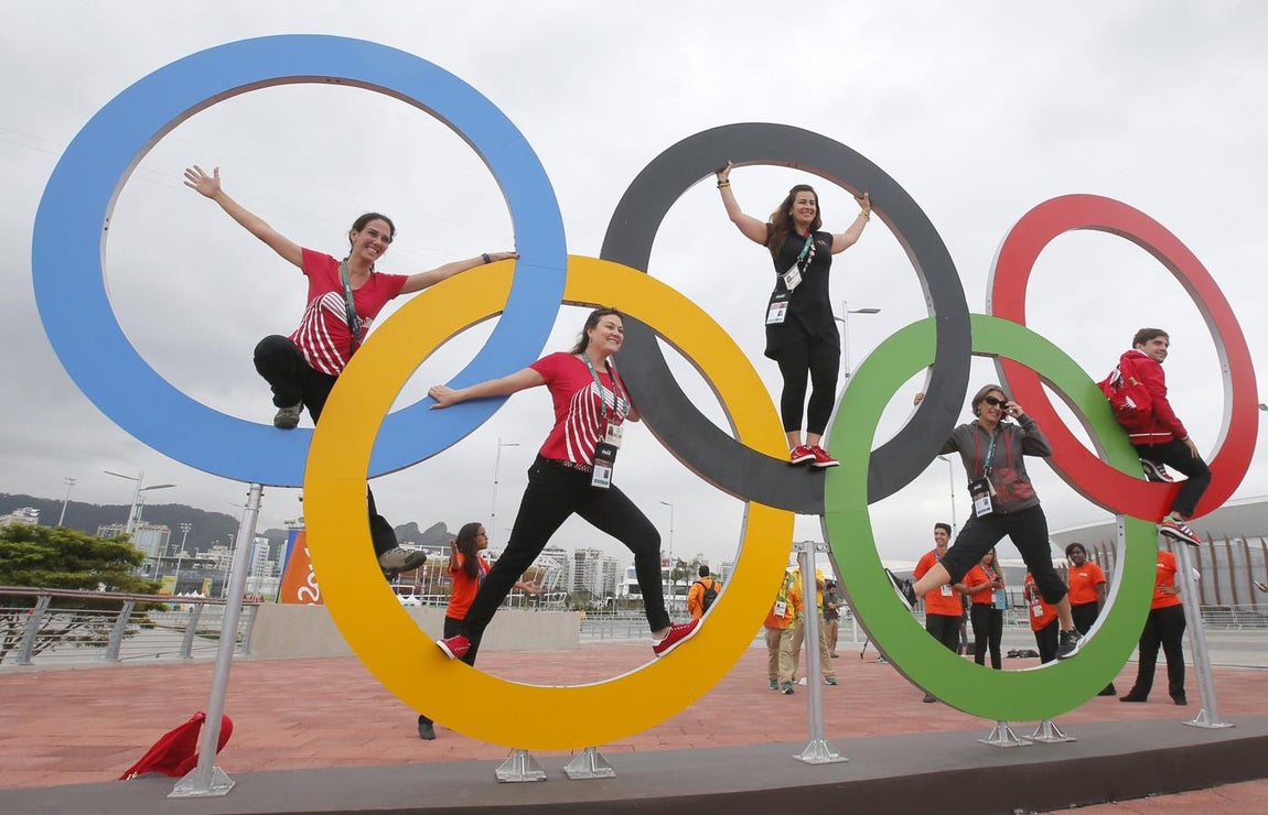 ¡Momento «selfie»!. Todo el mundo quiere dejar constancia de dónde está y qué mejor que aquí