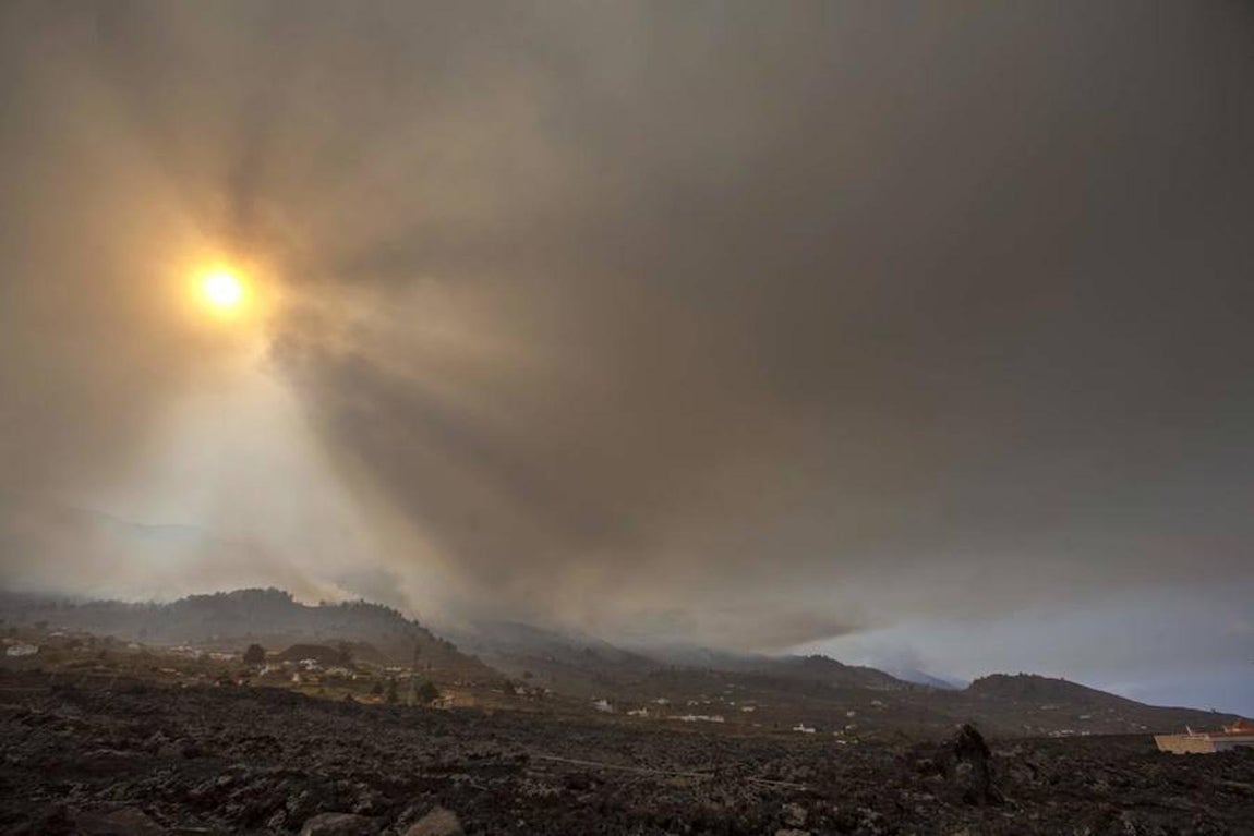 En imágenes: el incendio de La Palma, lleno de trampas, ha quemado ya 1.000 hectáreas