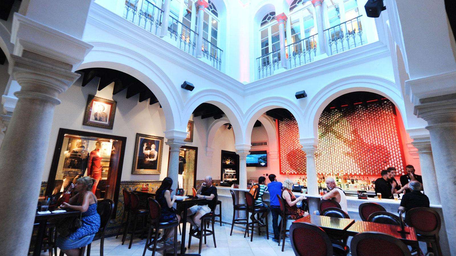 La fiesta de inauguración tendrá lugar en septiembre, para la cual Hard Rock Cafe Sevilla ha pedido a Urbanismo la ocupación de la vía pública