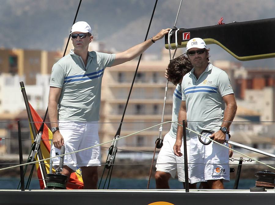 A lo largo de 40 años, Don Felipe no ha dejado de navegar en Mallorca. 