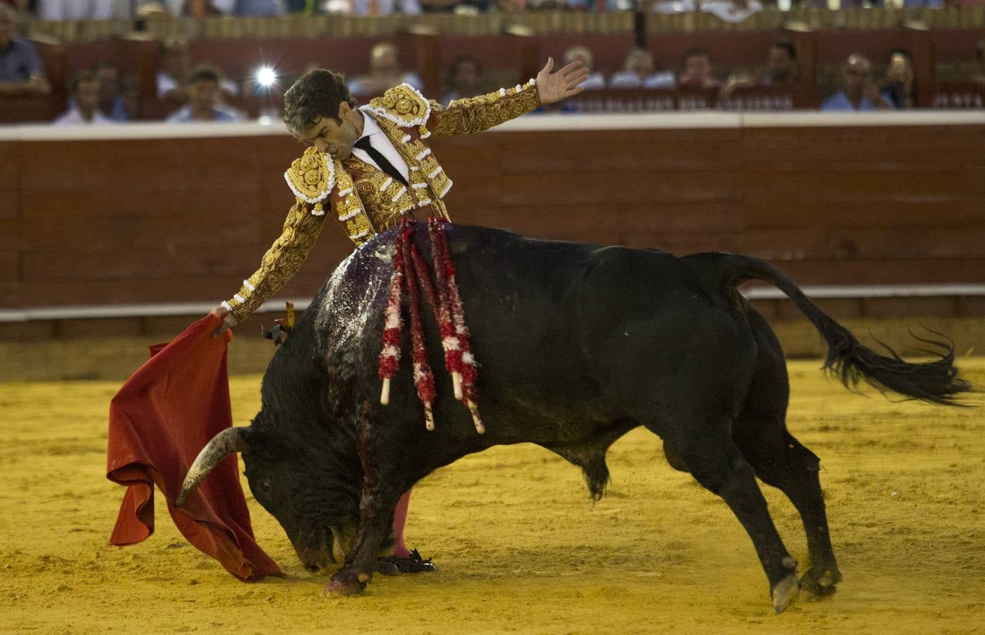 José Tomás, con el cuarto toro. 