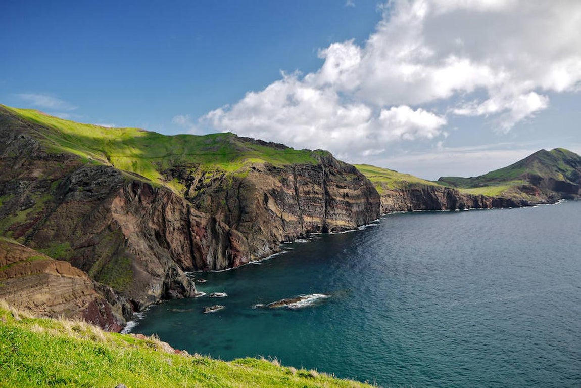 Costa de la isla portuguesa. 