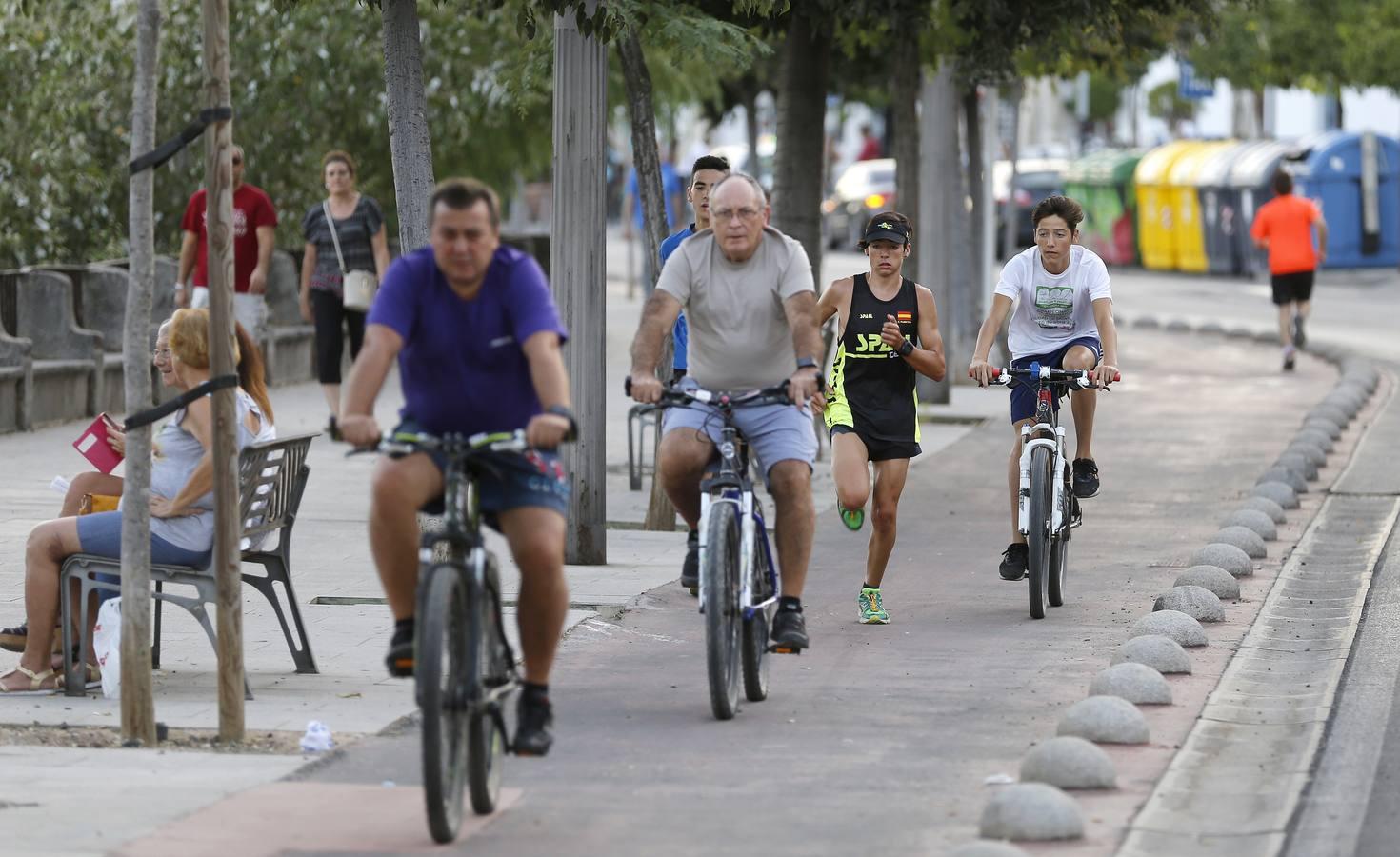 En imágenes, un solaz de frescor junto al río