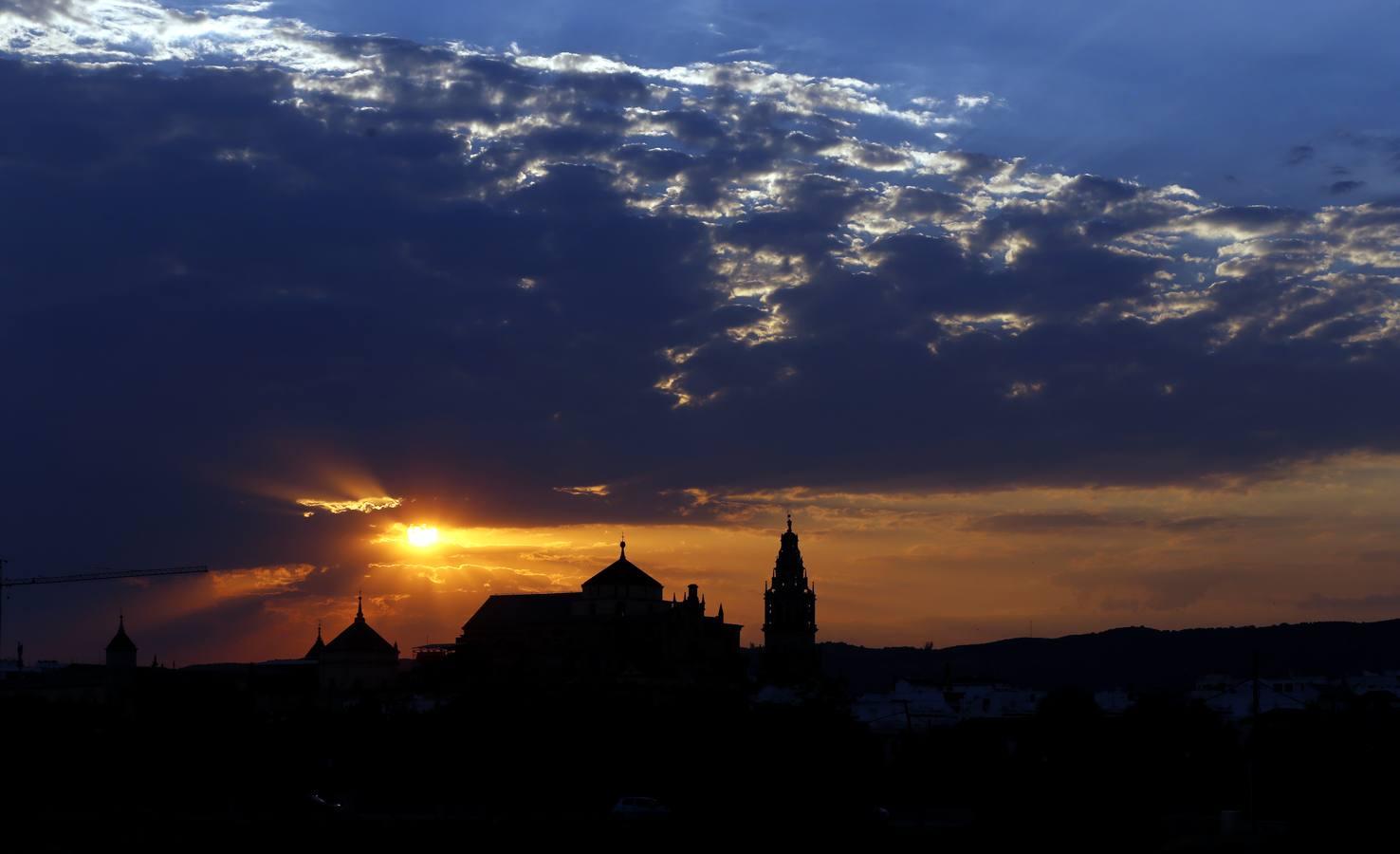 En imágenes, un solaz de frescor junto al río