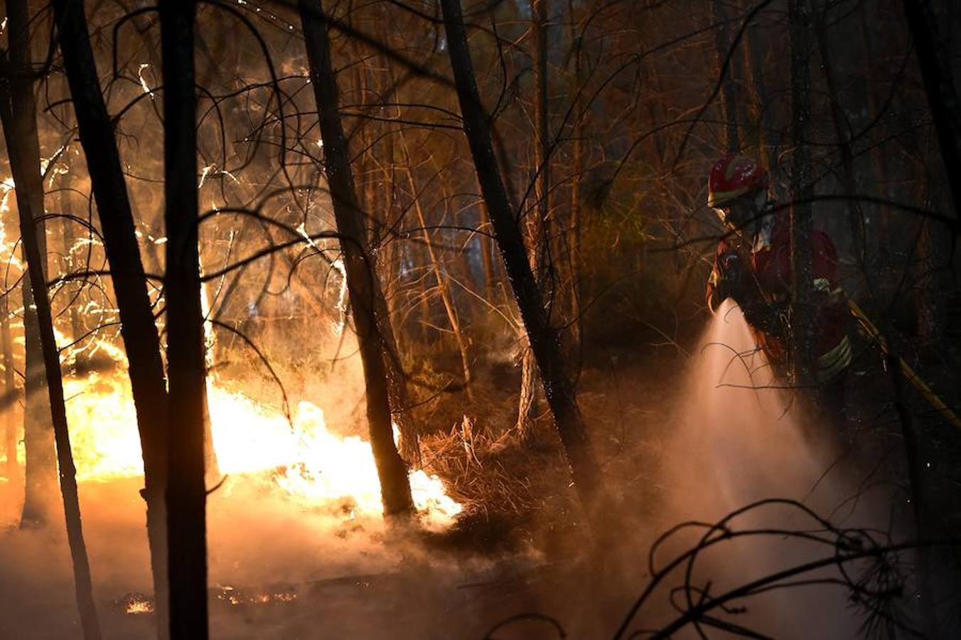 En el incendio de la localidad de Arbo (Pontevedra) se ha decretado la Situación 2 por la cercanía del fuego a núcleos de población. 