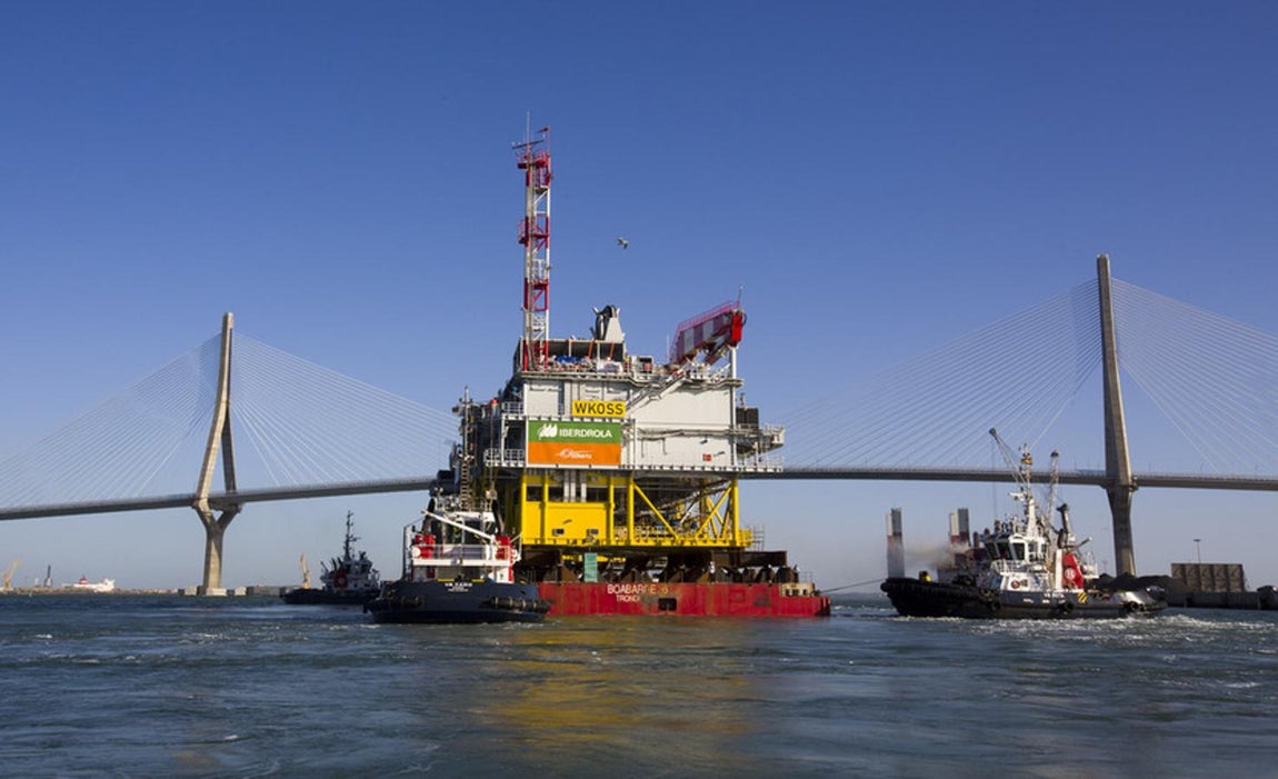 La plataforma de Iberdrola parte hacia el parque eólico marino Wikinger
