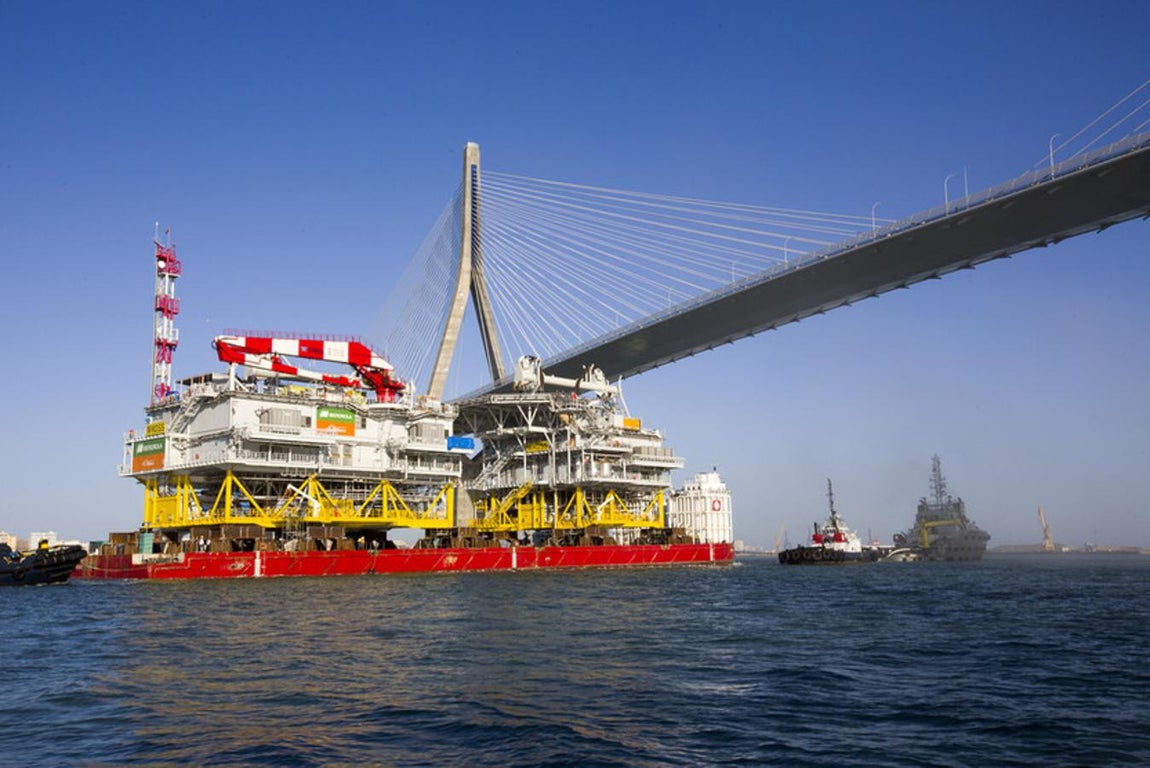 La plataforma de Iberdrola parte hacia el parque eólico marino Wikinger