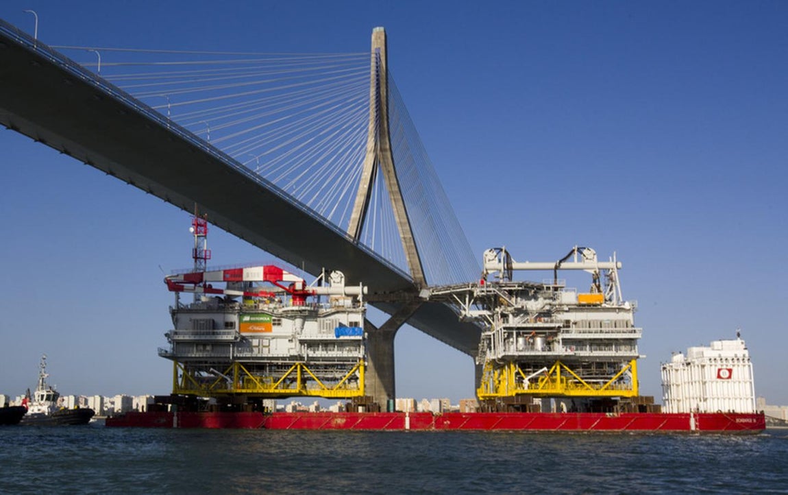 La plataforma de Iberdrola parte hacia el parque eólico marino Wikinger