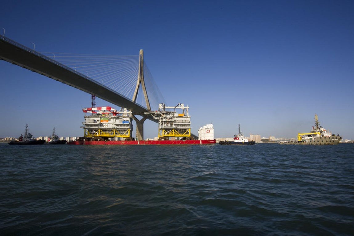 La plataforma de Iberdrola parte hacia el parque eólico marino Wikinger