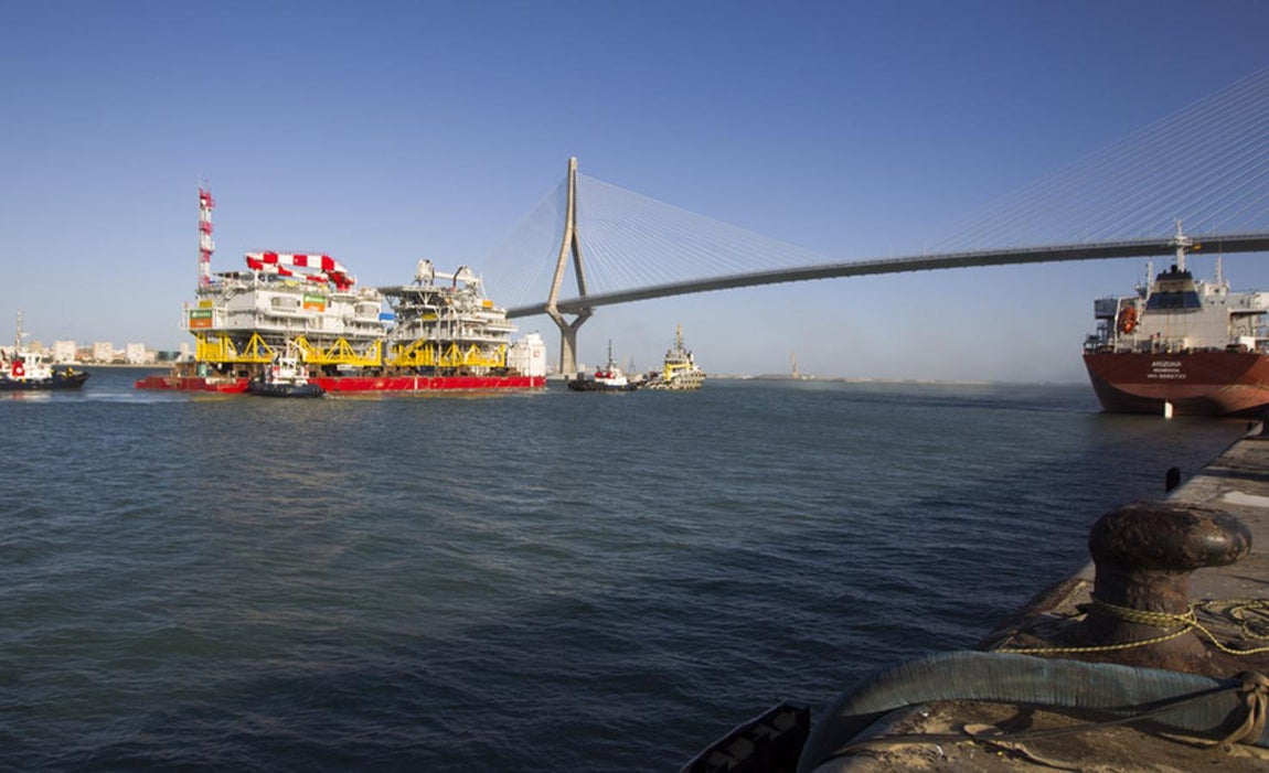 La plataforma de Iberdrola parte hacia el parque eólico marino Wikinger