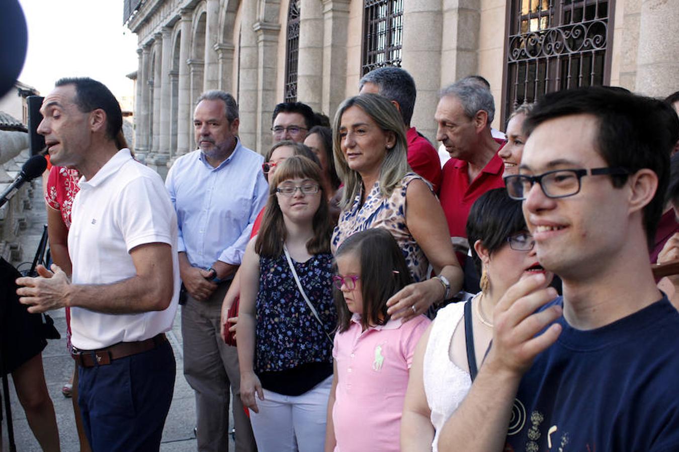 El «chupinazo» de la alcaldesa abre la semana de la Feria de Agosto