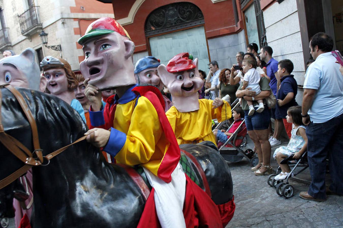 Desfile de Gigantes y Cabezudos