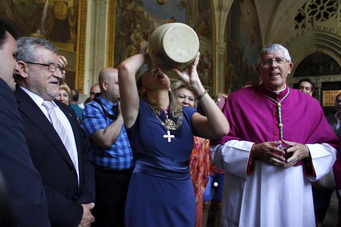 Cientos de toledanos bebieron el agua de la Virgen