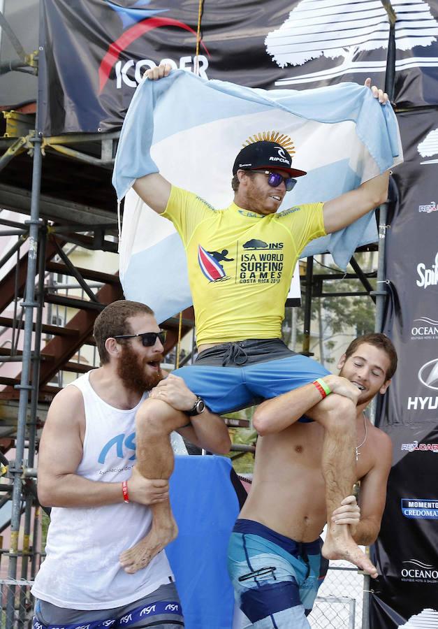 El argentino Leandro Usuna se coronó hoy, domingo 14 de agosto de 2016, campeón del Open Masculino del Mundial de Surf Costa Rica 2016. 