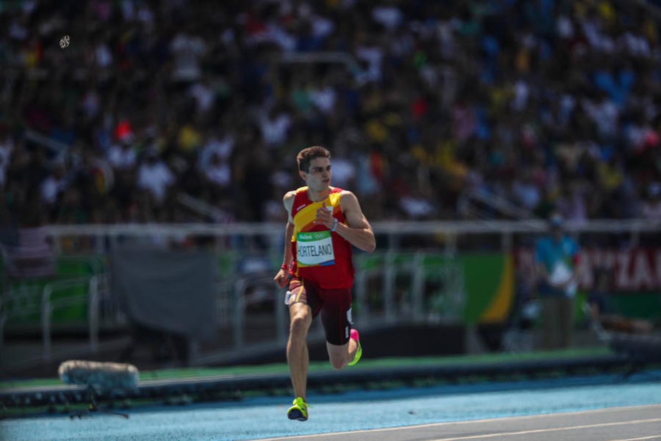 Hortelano, mejor que Bolt. El velocista madrileño supera el récord de España (20.12) y logra mejor tiempo que el genio jamaicano en su debut en los 200 metros