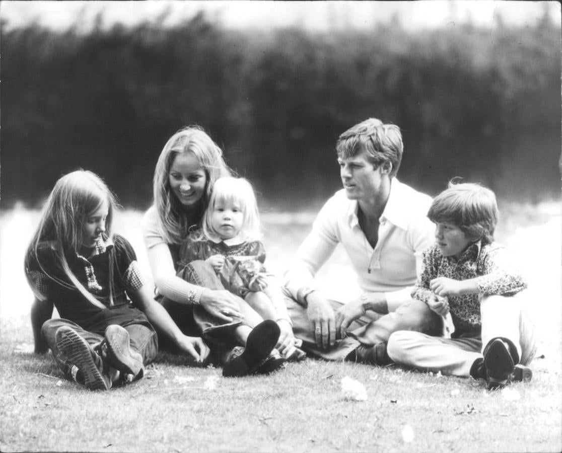Familiar. Robert Redford junto a su esposa, Lola, y sus tres hijos, Shawna, David Jones y Amy