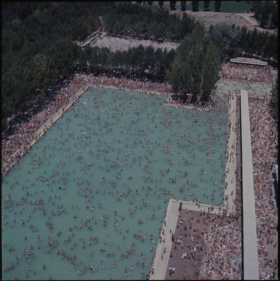 3. Las obras las realizaron los prestigiosos arquitectos de la época Manuel Muñoz Monasterio y Francisco de Asís Cabrero, que convirtieron la piscina en la mayor de Europa al aire libre