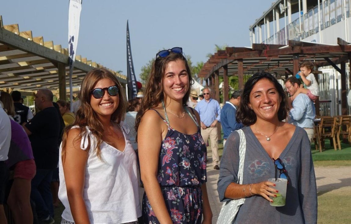 María Luisa y Sara González junto a Palma García