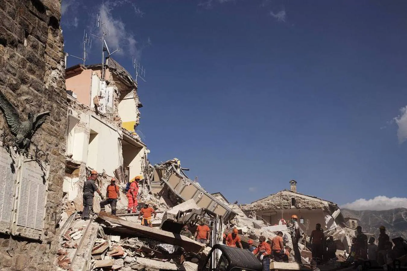 El número de muertos por el terremoto que afectó el miércoles al centro de Italia aumentó hasta los 267 en un nuevo recuento