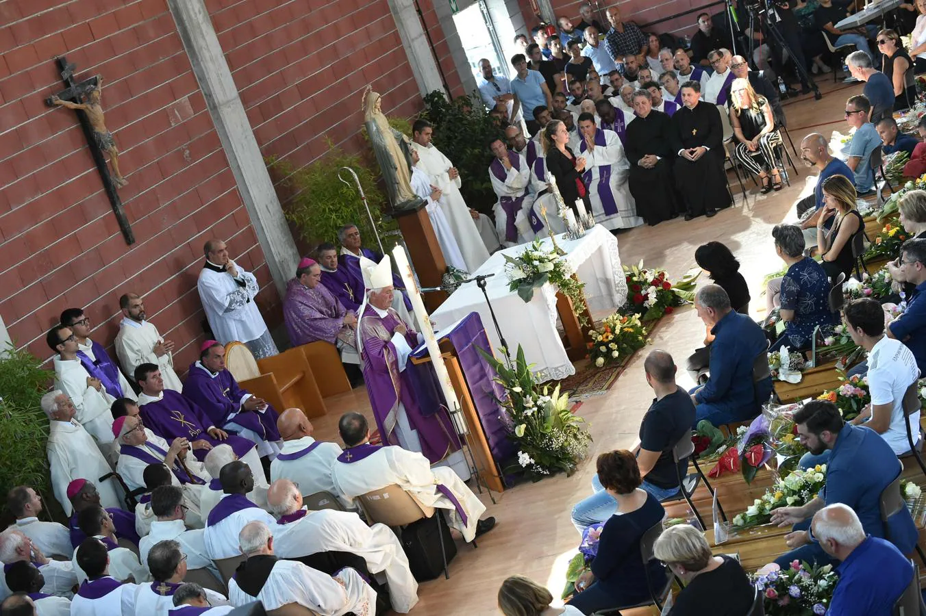 El funeral por las víctimas celebrado en Ascoli Piceno. 