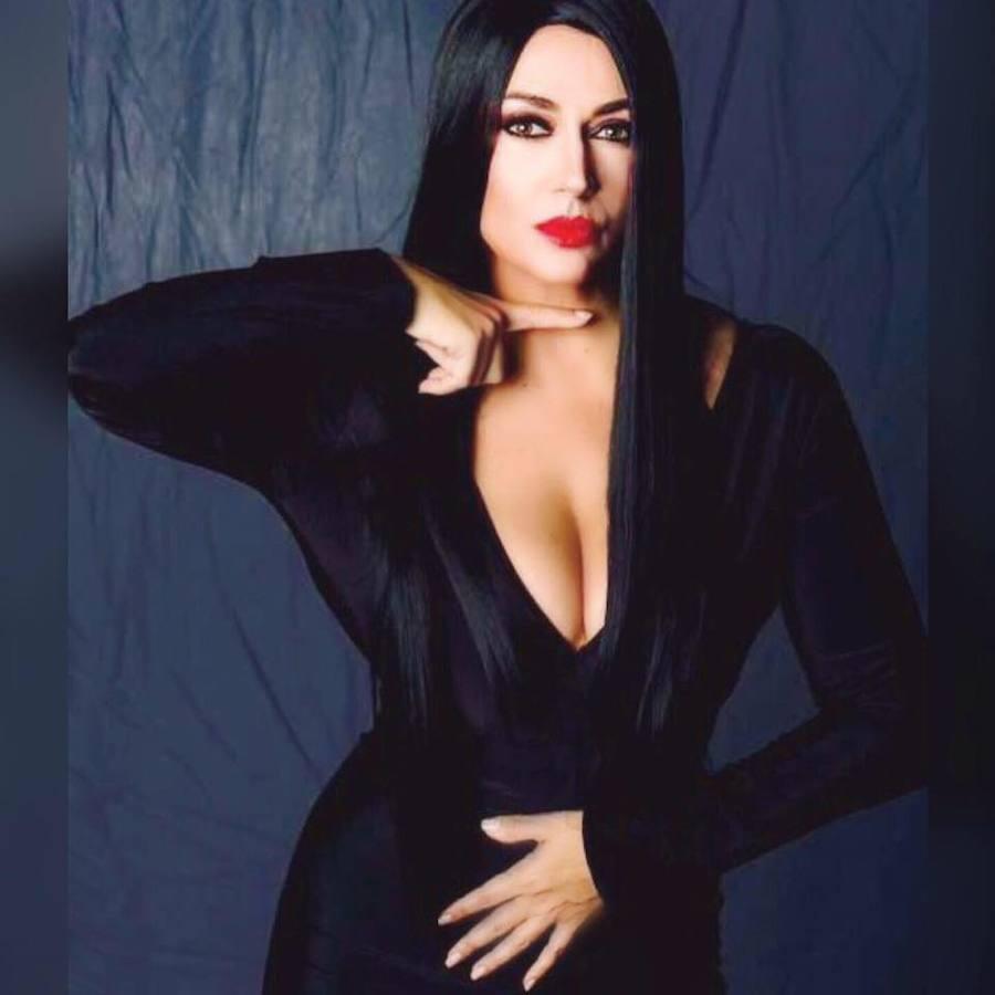 En el teatro ha interpretado a personajes de todo tipo. En la fotografía está caracterizada como Morticia, de «La familia Addams». 