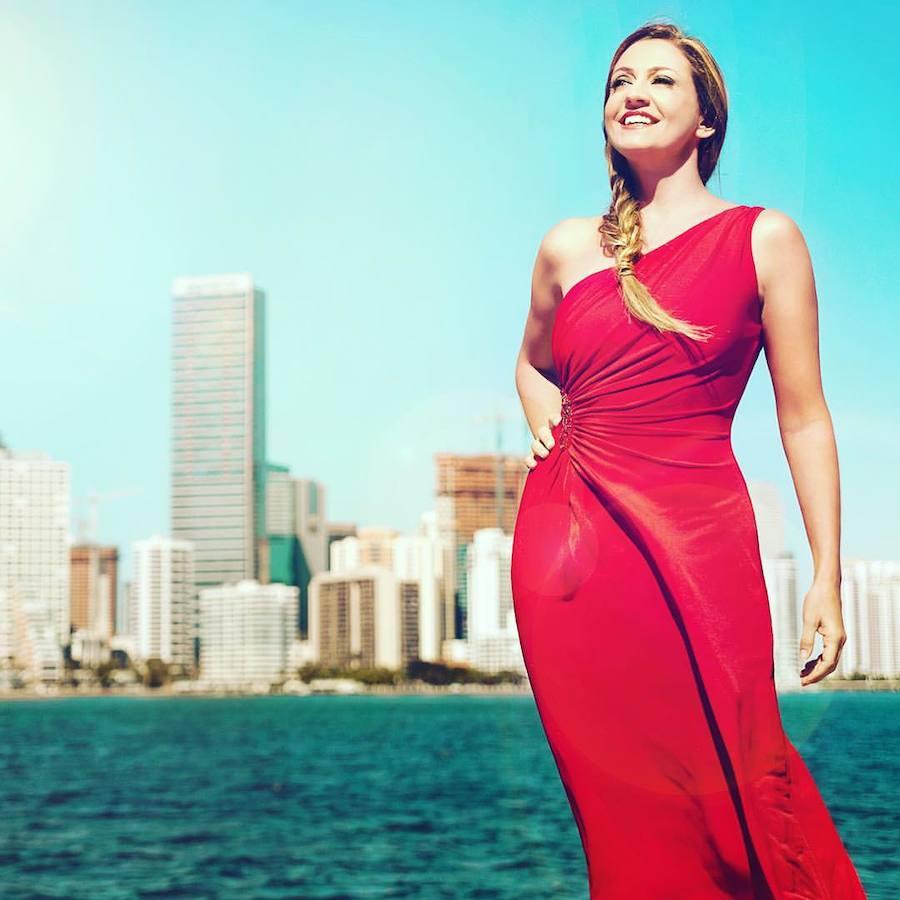 Silvia de Esteban reside actualmente en Miami, donde continúa su carrera como actriz. También ha sido profesora de interpretación y teatro musical. 