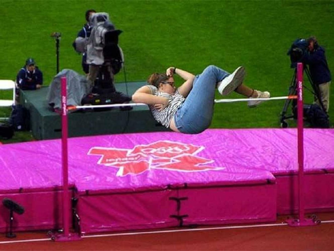 Compitiendo en salto de altura.. 