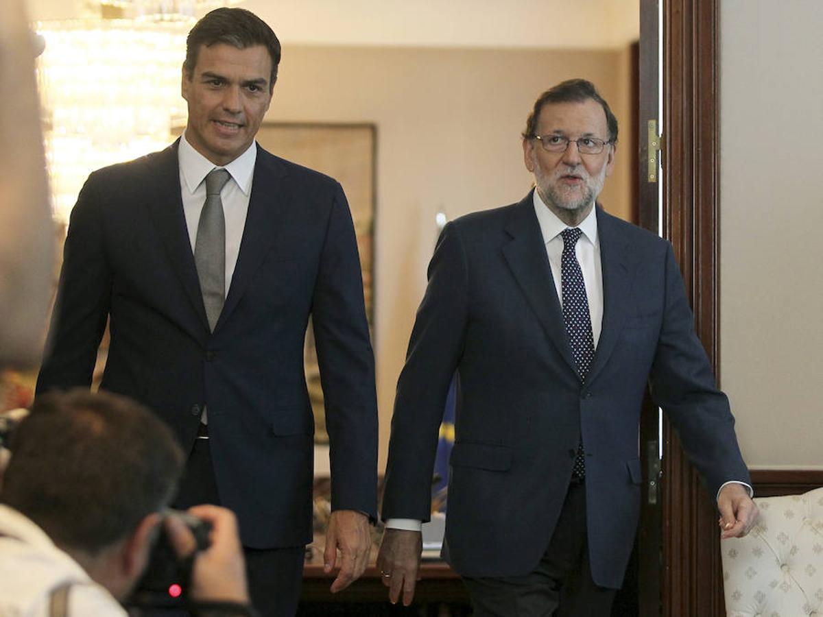 En imágenes: Así ha sido el encuentro entre Rajoy y Sánchez. De «crónica de una derrota anunciada» ha calificado la próxima sesión de investidura