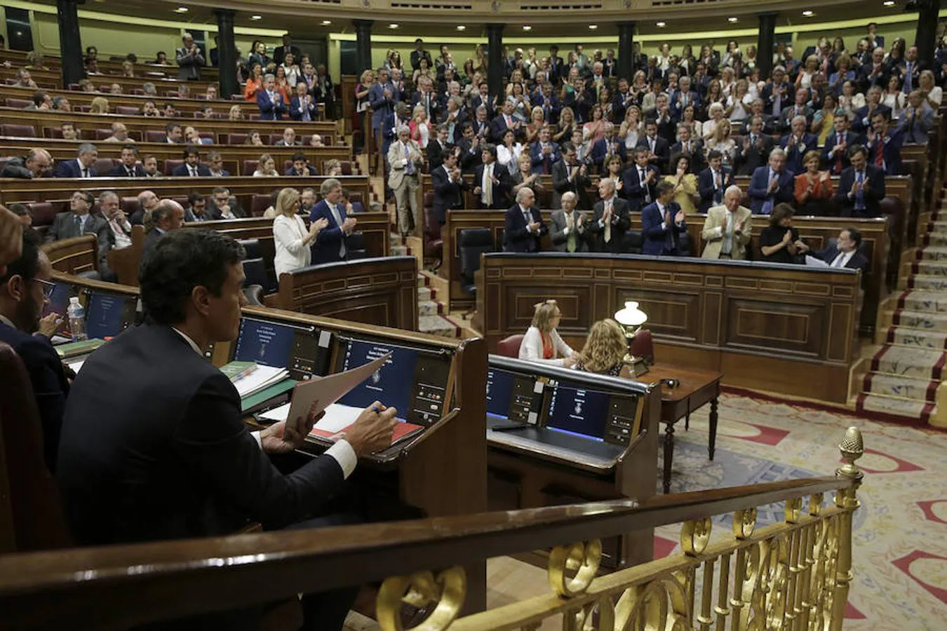 «Las conveniencias de los españoles están por encima de las suyas, señor Sánchez», concluye la réplica de Rajoy a la última intervención de Pedro Sánchez en un cara a cara que ha durado media hora