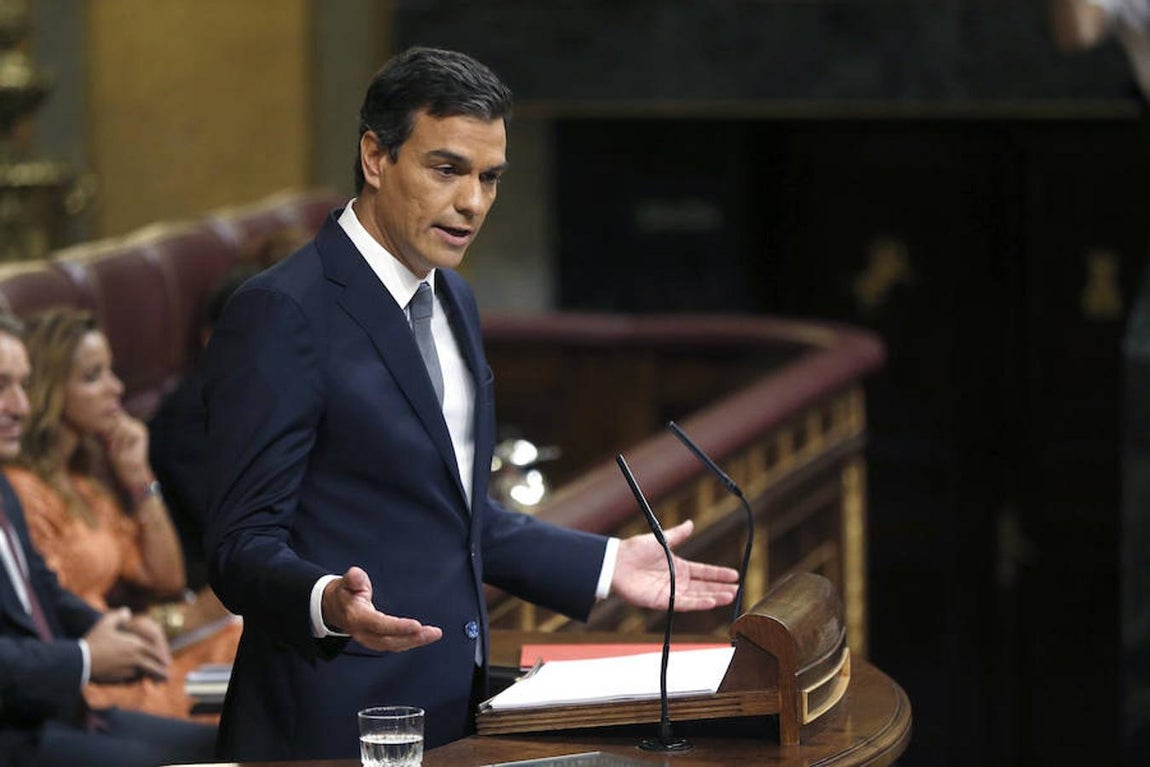 «Seré claro y directo. El grupo parlamentario socialista votará en contra. Con coherencia con nuestro ideario y por el bien de nuestro país», comienza Sánchez. 