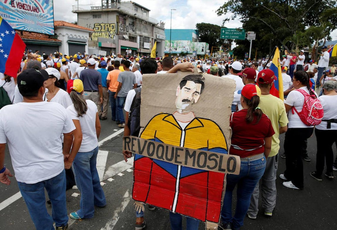 «Revoquémoslo», reza un cartel. 