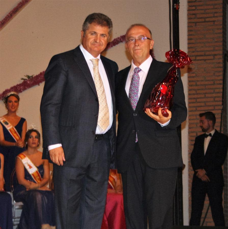 Casas, junto al pregonero Luis Miguel Sevilla. 