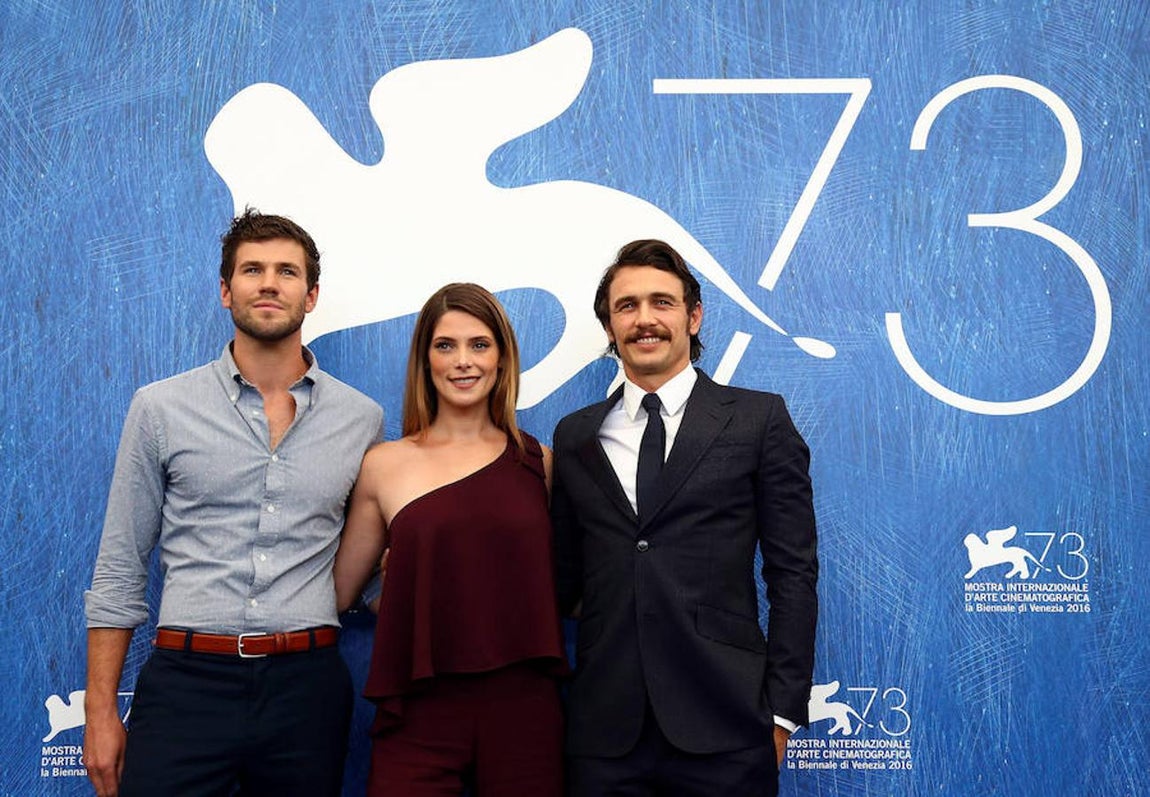 El director y actor James Franco junto a los actores Ashley Greene y Austin Stowell. 