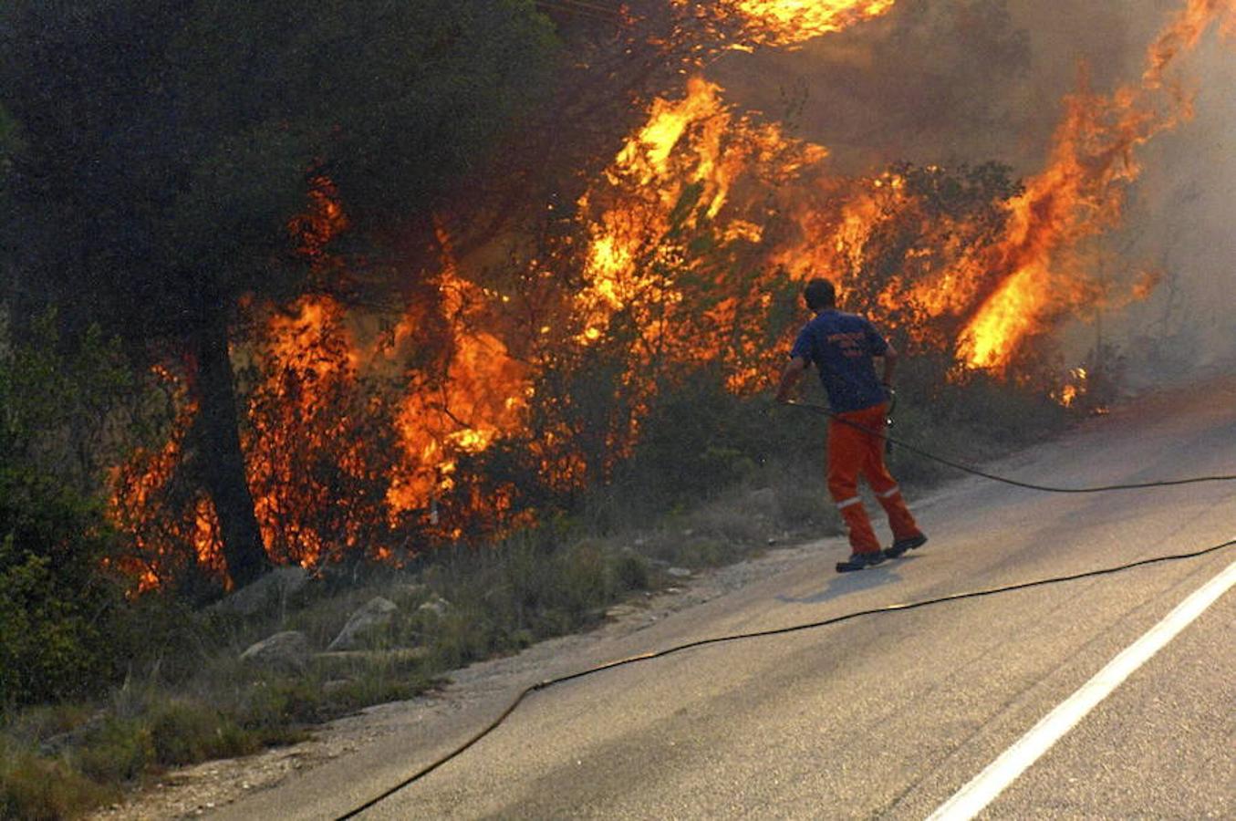 El fuego sin control devora la Costa Blanca