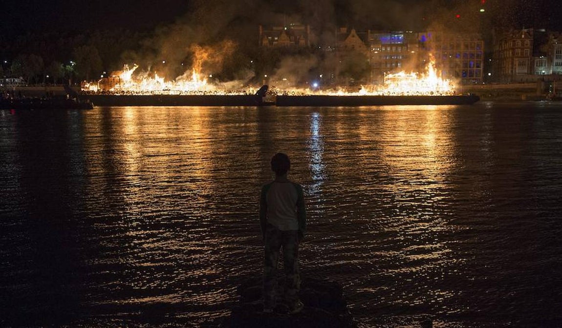 Gran incendio de Londres, 350 aniversario. La maqueta flotaba sobre el río Támesis