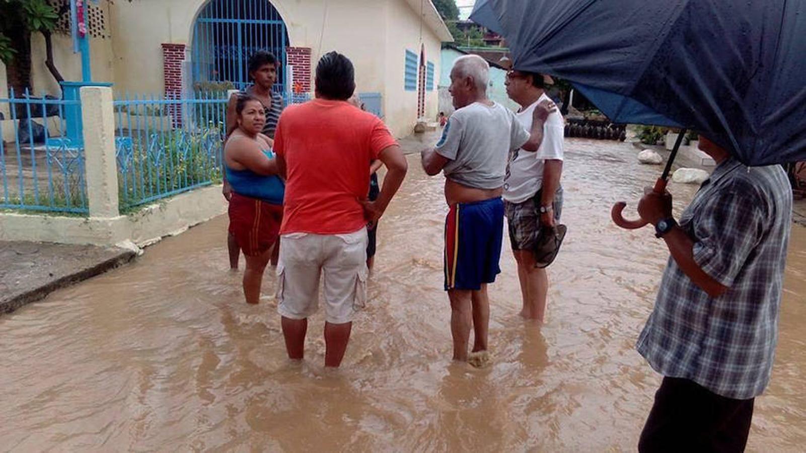 «Se espera un debilitamiento gradual para las próximas 24 horas. Sin embargo, Newton sería aún huracán cuando toque tierra por segunda vez a lo largo de la costa noreste de México el miércoles por la mañana», ha informado el CNH en un comunicado.