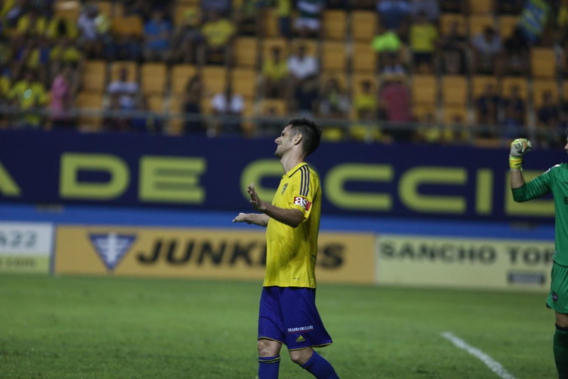 Fotos: El Cádiz se impone en los penaltis (3-2)