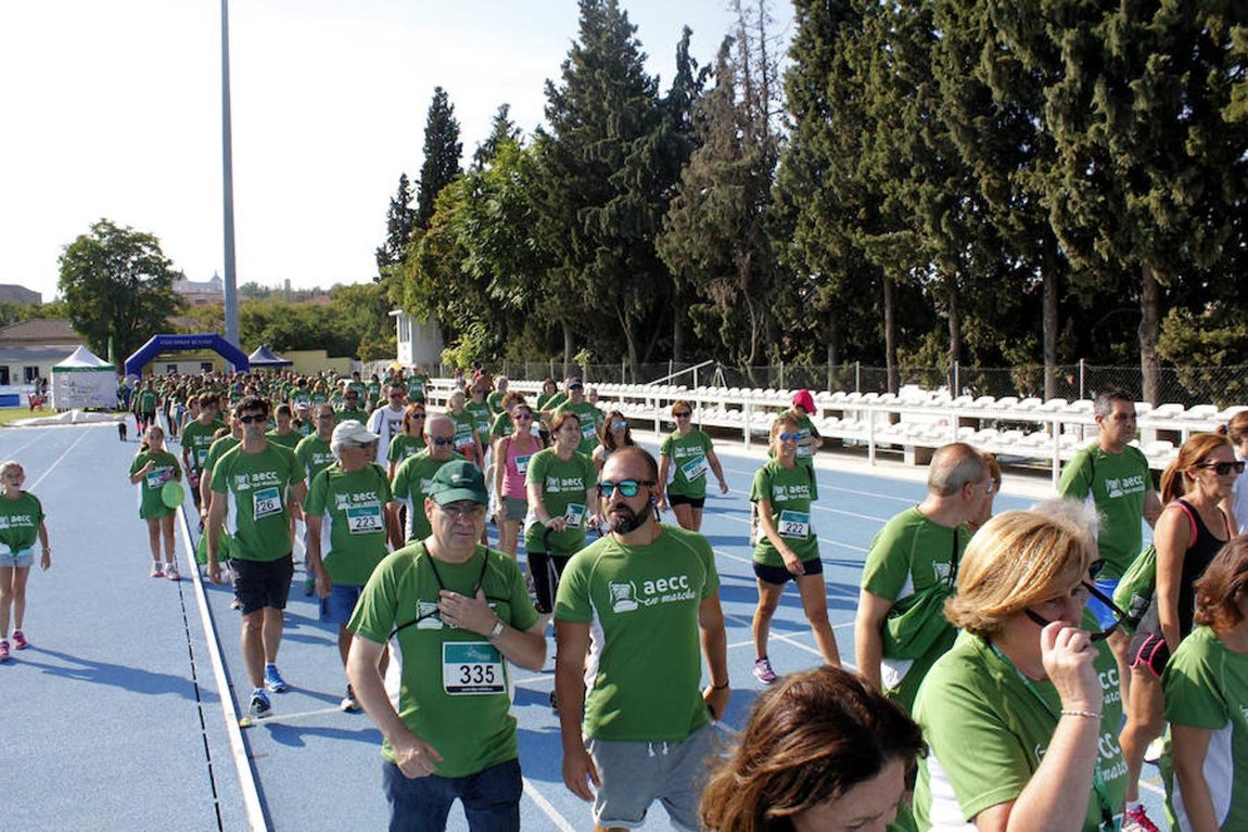 La I Carrera y Marcha Solidaria contra el cáncer, en imágenes