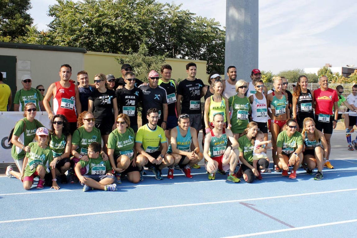 La I Carrera y Marcha Solidaria contra el cáncer, en imágenes