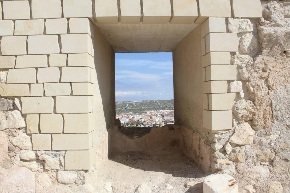 El rehabilitado castillo medieval de Baena, en imágenes