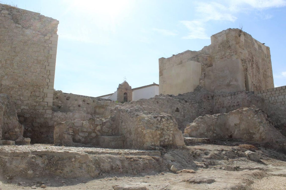 El rehabilitado castillo medieval de Baena, en imágenes