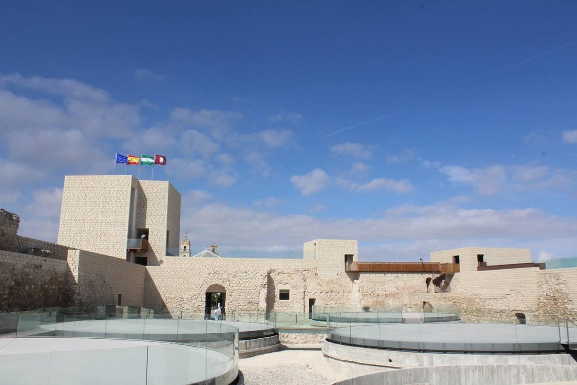 El rehabilitado castillo medieval de Baena, en imágenes